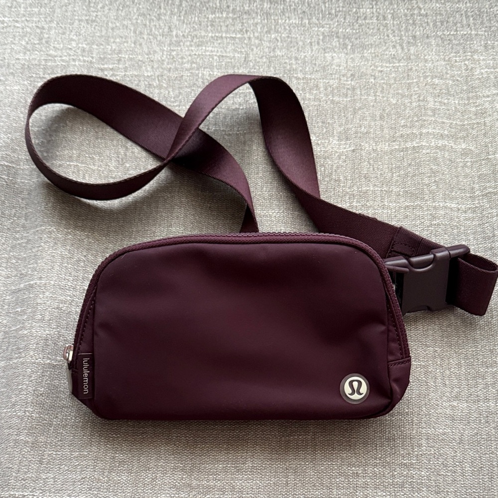 Lululemon Everywhere Belt Bag